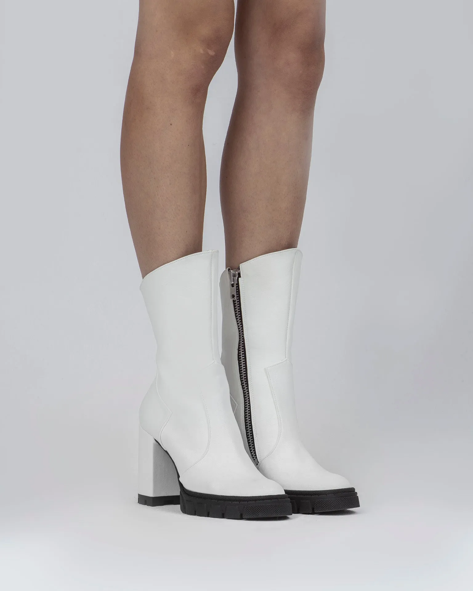 Ritual Boots White Vegea leather ankle boots - sample sale