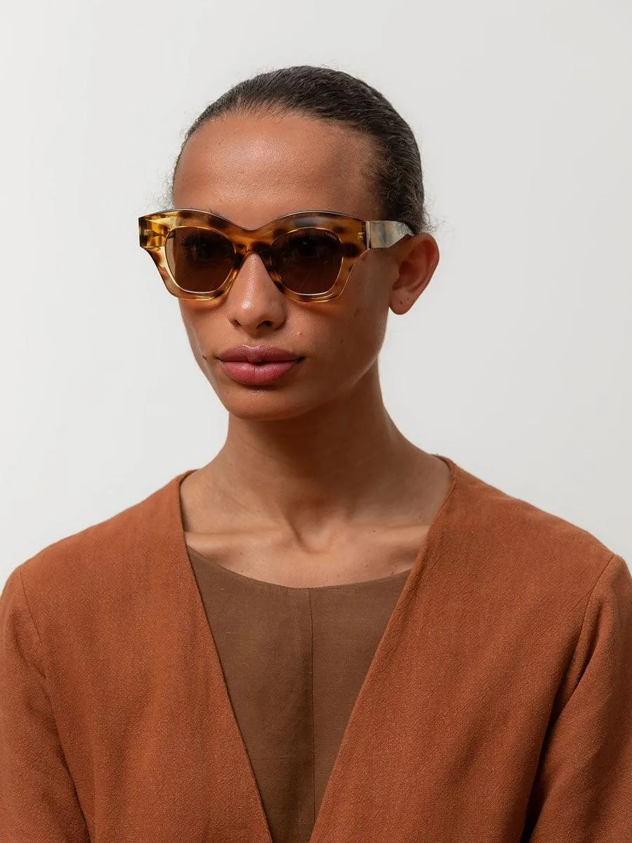 Tessa Cerrado Solid sunglasses