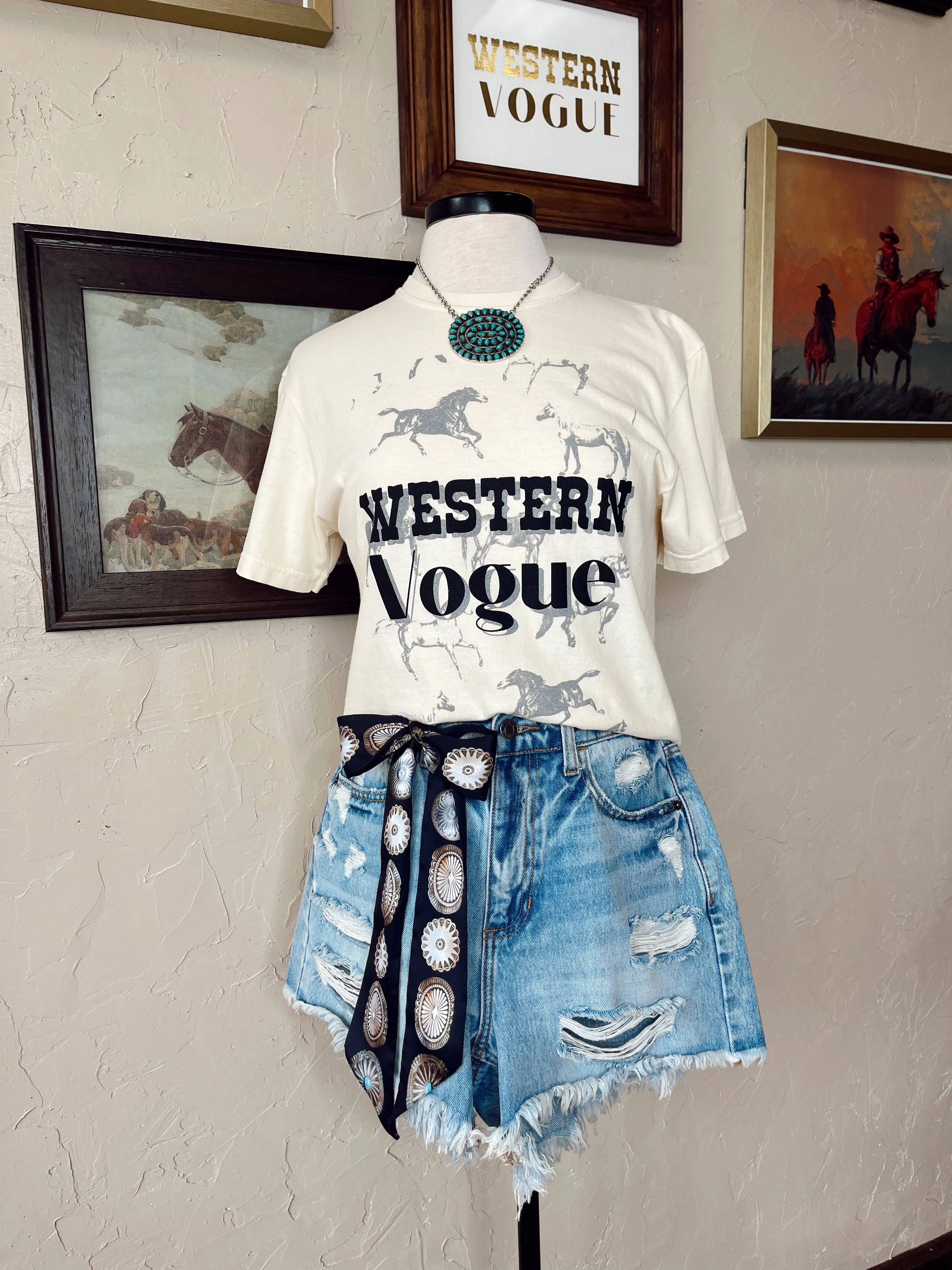 The Wild Horses Western Vogue Cropped T-Shirt